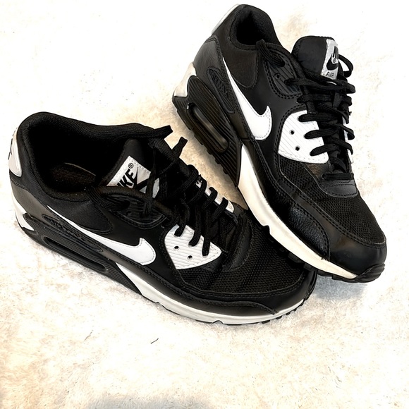 Nike Shoes - Nike Air Max